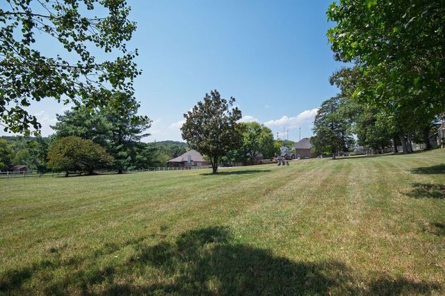 179 Clifftop Dr, Hendersonville, TN 37075