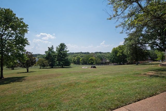 179 Clifftop Dr, Hendersonville, TN 37075