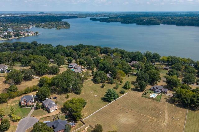 179 Clifftop Dr, Hendersonville, TN 37075