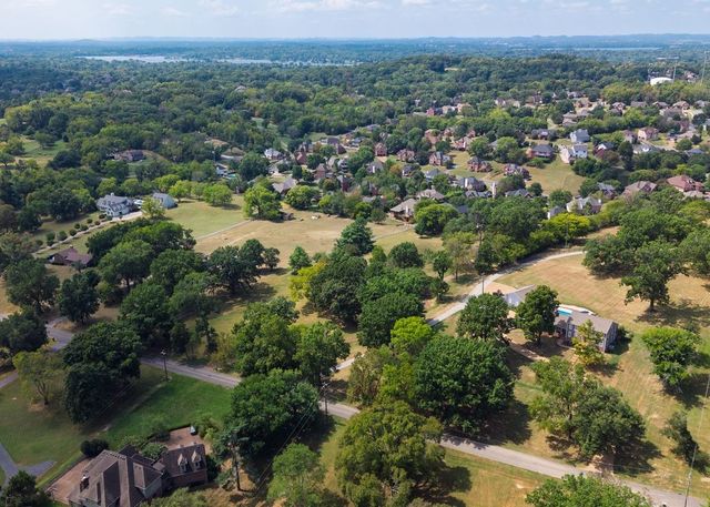179 Clifftop Dr, Hendersonville, TN 37075