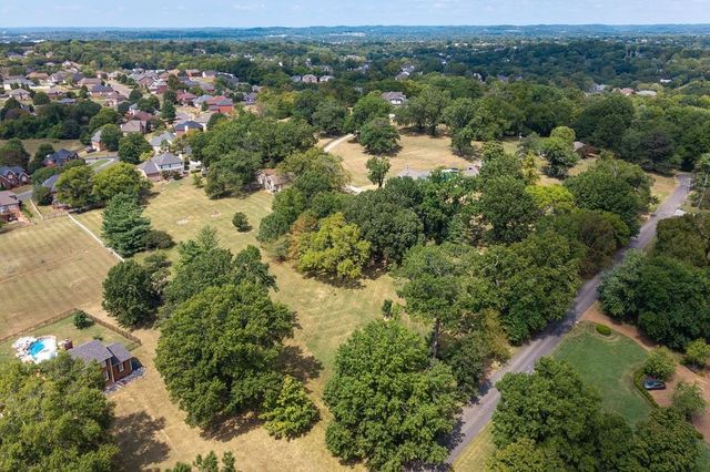 179 Clifftop Dr, Hendersonville, TN 37075