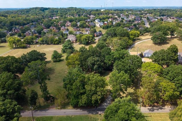 179 Clifftop Dr, Hendersonville, TN 37075