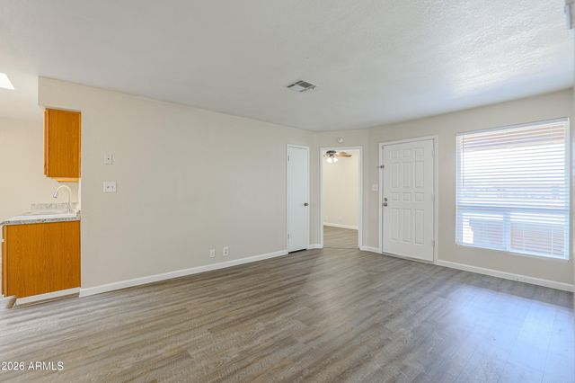 501 W HONONEGH Drive 6, Phoenix, AZ 85027