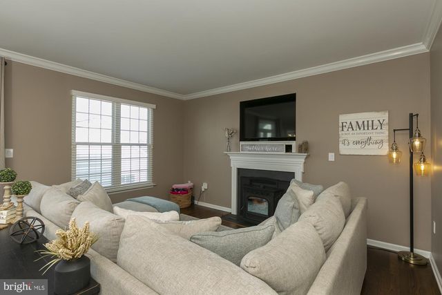 334 CALMES ST, Charles Town, WV 25414