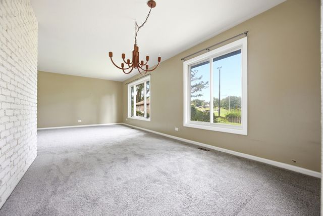 190 S Circle Avenue, Bloomingdale, IL 60108