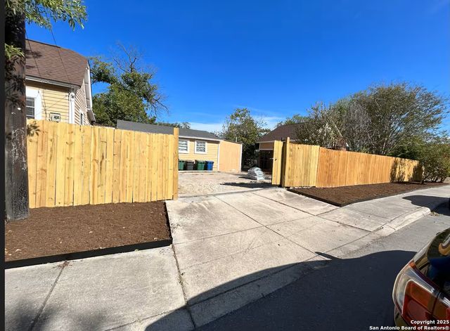 1246 Waverly, San Antonio, TX 78201