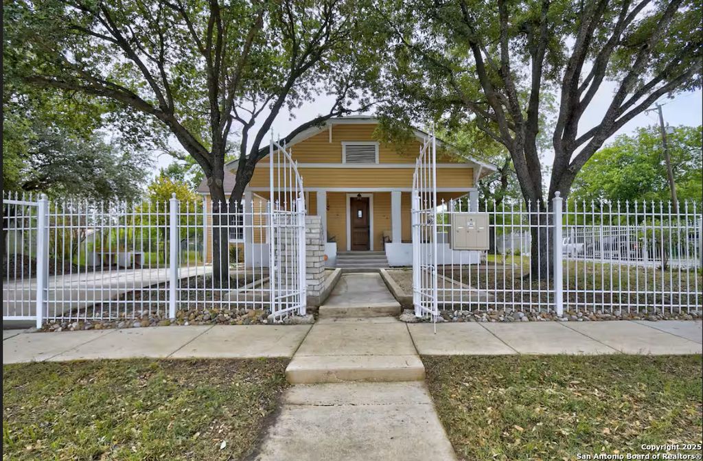 1246 Waverly, San Antonio, TX 78201
