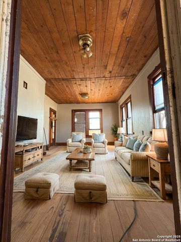 505 rio grande, Pearsall, TX 78061