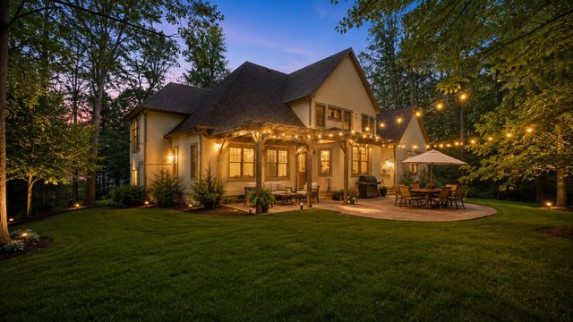 921 Poplar Pl, Monteagle, TN 37356