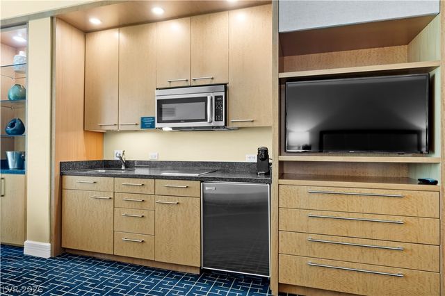 2000 North Fashion Show Drive 5612, Las Vegas, NV 89109