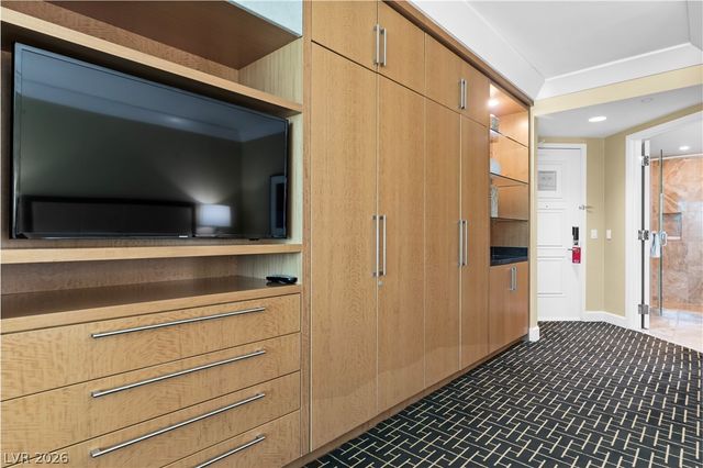 2000 North Fashion Show Drive 5612, Las Vegas, NV 89109