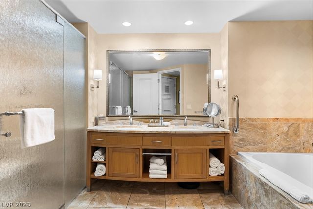 2000 North Fashion Show Drive 5612, Las Vegas, NV 89109