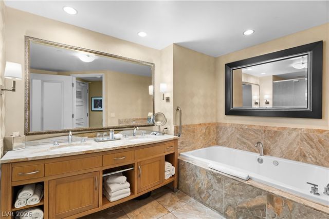 2000 North Fashion Show Drive 5612, Las Vegas, NV 89109