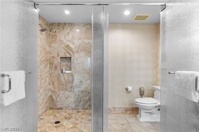 2000 North Fashion Show Drive 5612, Las Vegas, NV 89109