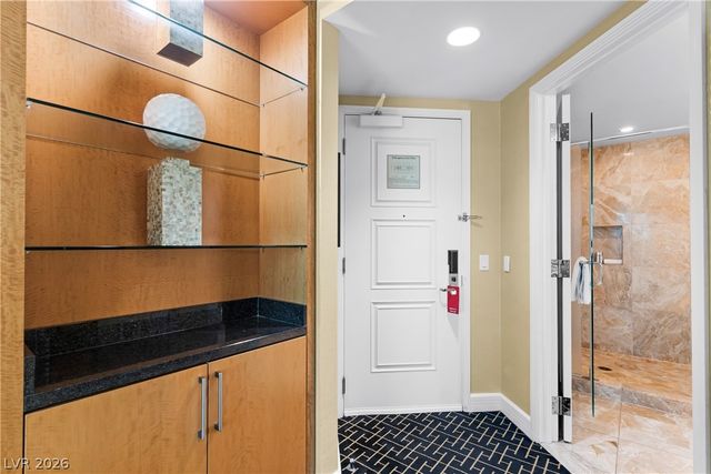 2000 North Fashion Show Drive 5612, Las Vegas, NV 89109