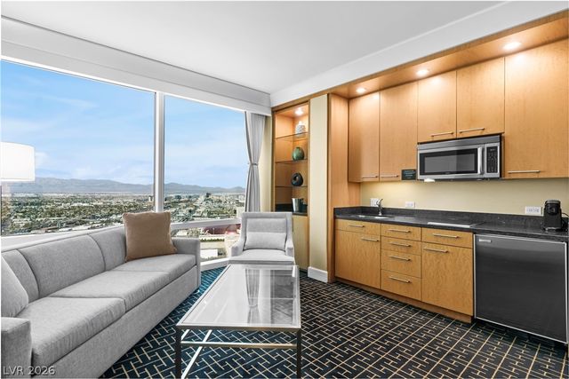 2000 North Fashion Show Drive 5612, Las Vegas, NV 89109