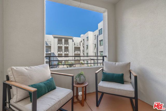 6400 Crescent Parkway 206, Los Angeles, CA 90094