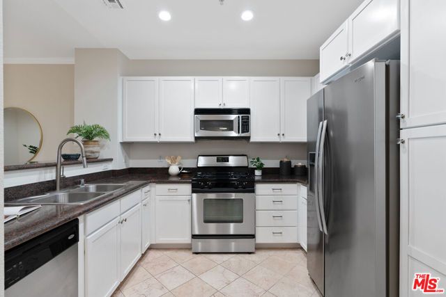 6400 Crescent Parkway 206, Los Angeles, CA 90094