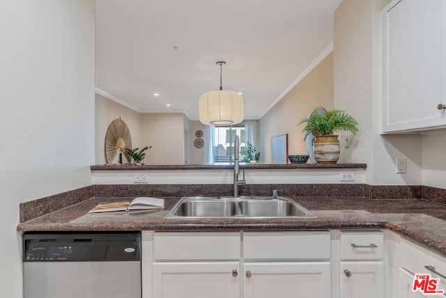 6400 Crescent Parkway 206, Los Angeles, CA 90094