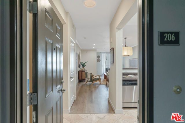 6400 Crescent Parkway 206, Los Angeles, CA 90094