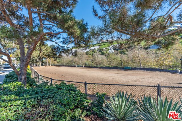 6400 Crescent Parkway 206, Los Angeles, CA 90094