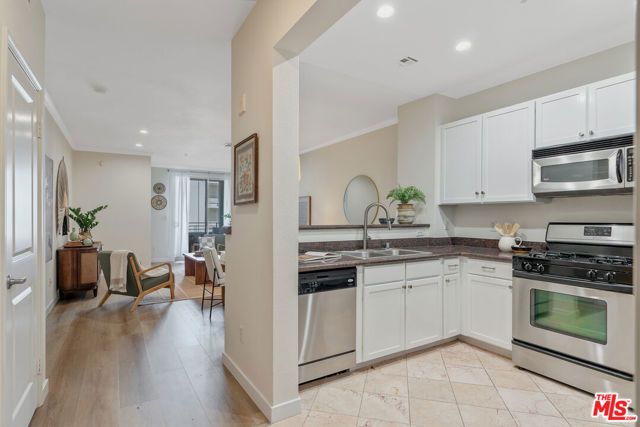 6400 Crescent Parkway 206, Los Angeles, CA 90094