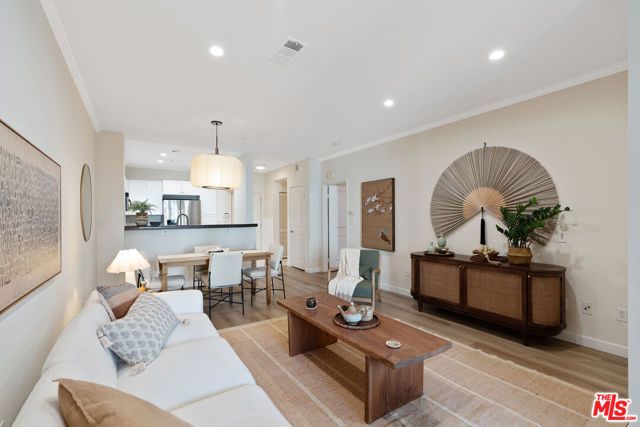 6400 Crescent Parkway 206, Los Angeles, CA 90094