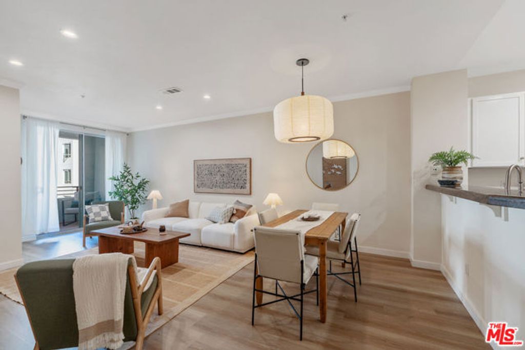 6400 Crescent Parkway 206, Los Angeles, CA 90094