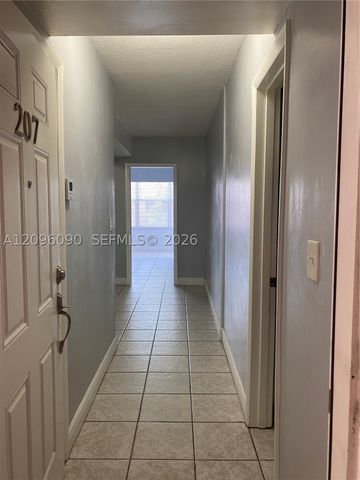 140 Royal Palm Rd 207, Hialeah Gardens, FL 33016