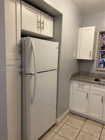 140 Royal Palm Rd 207, Hialeah Gardens, FL 33016