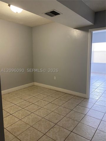 140 Royal Palm Rd 207, Hialeah Gardens, FL 33016