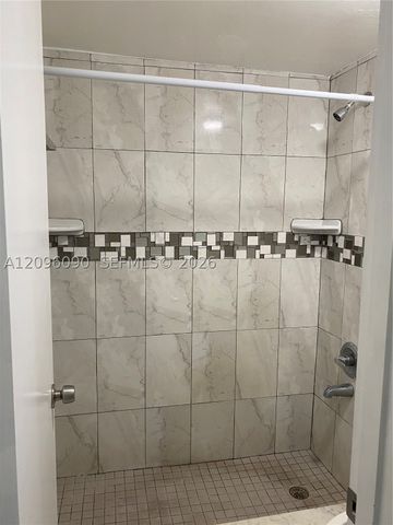 140 Royal Palm Rd 207, Hialeah Gardens, FL 33016