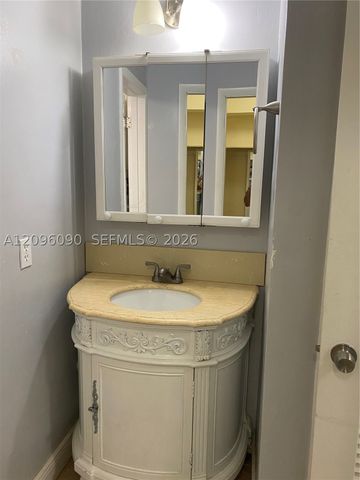 140 Royal Palm Rd 207, Hialeah Gardens, FL 33016
