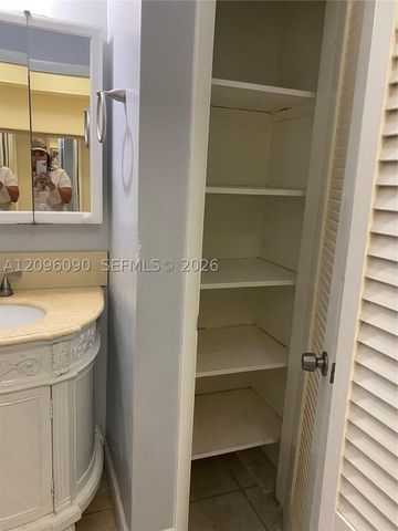 140 Royal Palm Rd 207, Hialeah Gardens, FL 33016