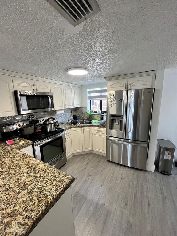 5580 W 26th Court 204, Hialeah, FL 33016