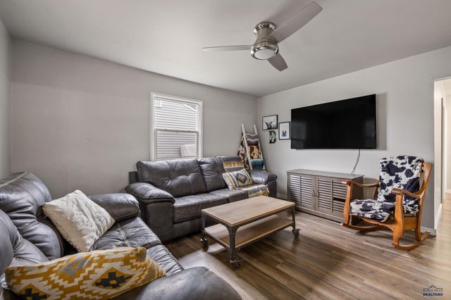 424 ROBBINS DR, Rapid City, SD 57701