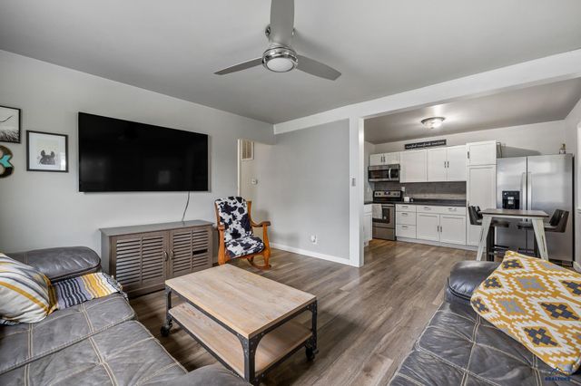 424 ROBBINS DR, Rapid City, SD 57701