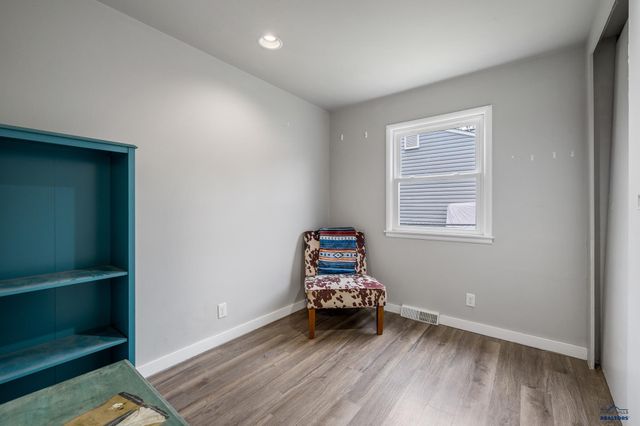 424 ROBBINS DR, Rapid City, SD 57701