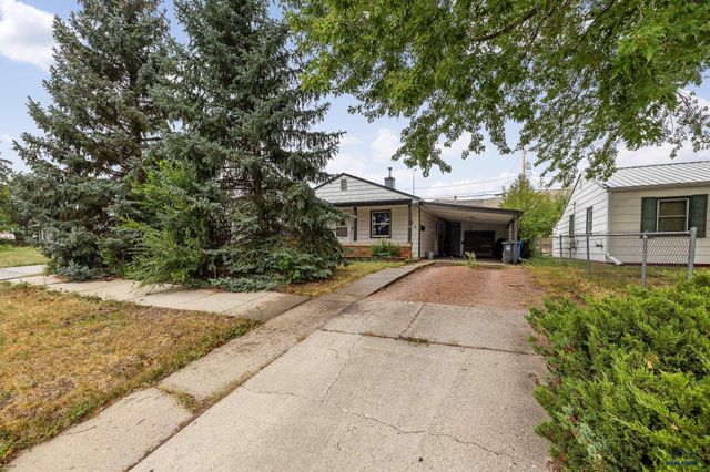 424 ROBBINS DR, Rapid City, SD 57701