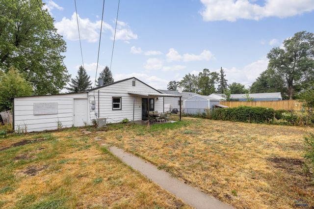 424 ROBBINS DR, Rapid City, SD 57701