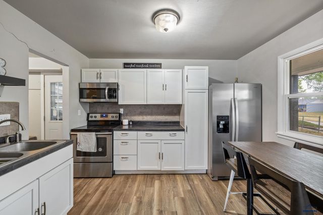 424 ROBBINS DR, Rapid City, SD 57701