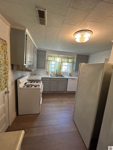 2211 Dixie Ave, Paducah, KY 42003