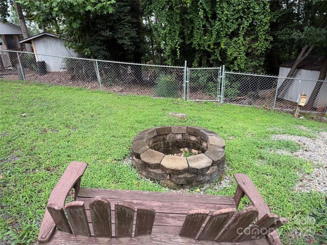 297/299 Lake Tillery Trail E112/113, Mount Gilead, NC 27306