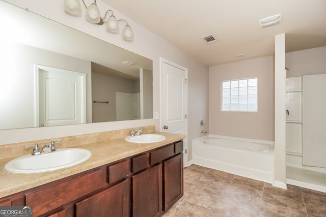 2944 S South Hills, Riverdale, GA 30296