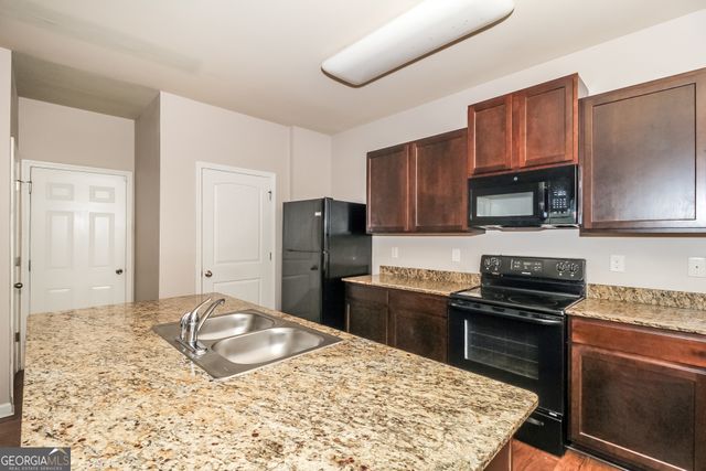 2944 S South Hills, Riverdale, GA 30296