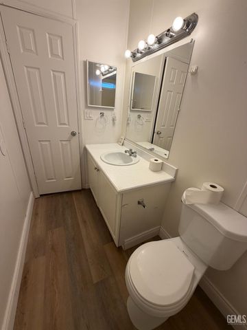 6601 Eucalyptus Drive 236, Bakersfield, CA 93306