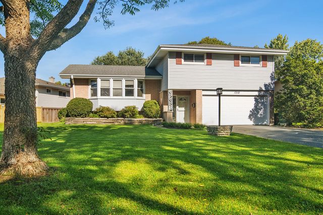 1310 E Ironwood Drive, Mount Prospect, IL 60056