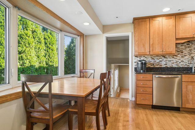 1310 E Ironwood Drive, Mount Prospect, IL 60056