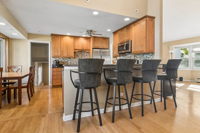 1310 E Ironwood Drive, Mount Prospect, IL 60056