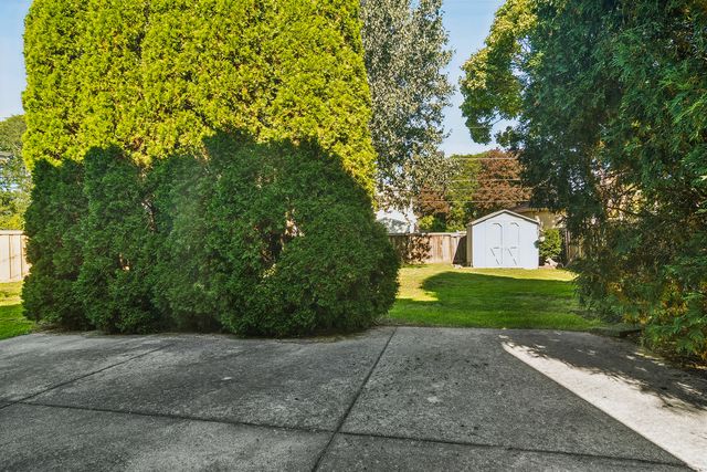 1310 E Ironwood Drive, Mount Prospect, IL 60056